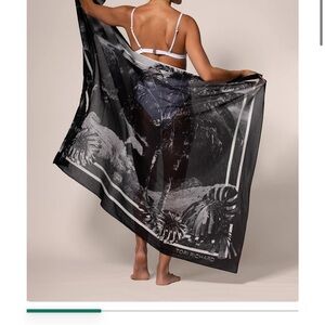 Tori Richard Black and White Waimea Canyon Pareo Beach Wrap